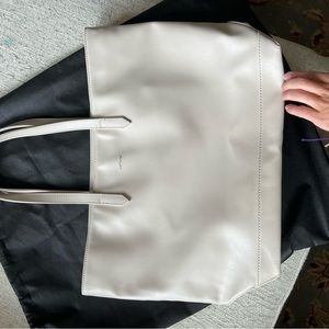 Matt & Nat Like New Vegan Leather Bag